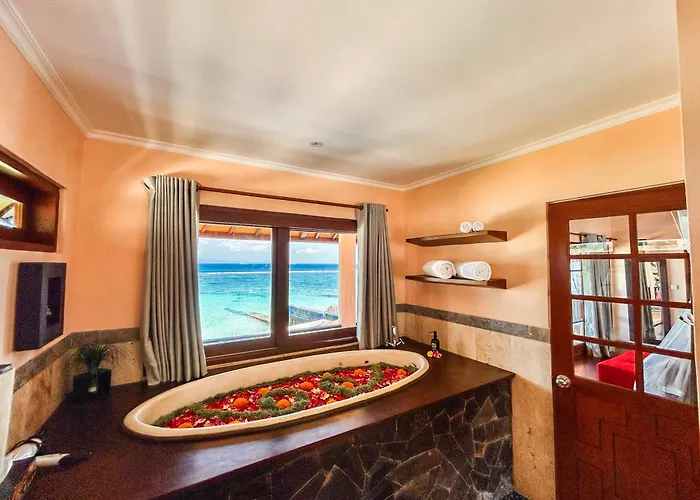Talia Vashti - Oceanfront With Private Sea Access, Pool & Cook