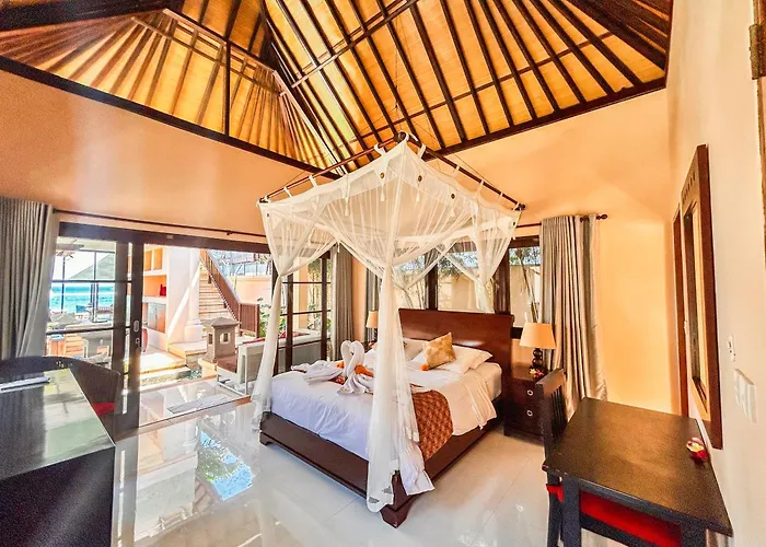 Talia Vashti - Oceanfront With Private Sea Access, Pool & Cook * Candidasa