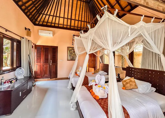 Talia Vashti - Oceanfront With Private Sea Access, Pool & Cook Villa Candidasa