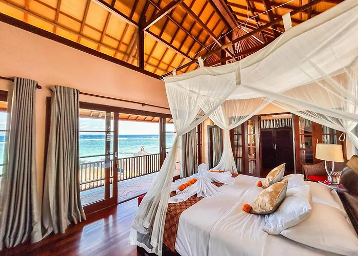 Villa Talia Vashti - Oceanfront With Private Sea Access, Pool & Cook Candidasa