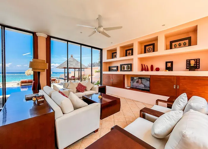 Talia Vashti - Oceanfront With Private Sea Access, Pool & Cook Candidasa