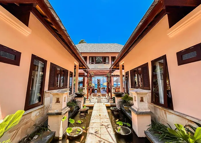 Talia Vashti - Oceanfront With Private Sea Access, Pool & Cook Villa